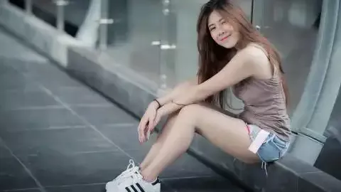 奔驰女司机接娃堵路事件